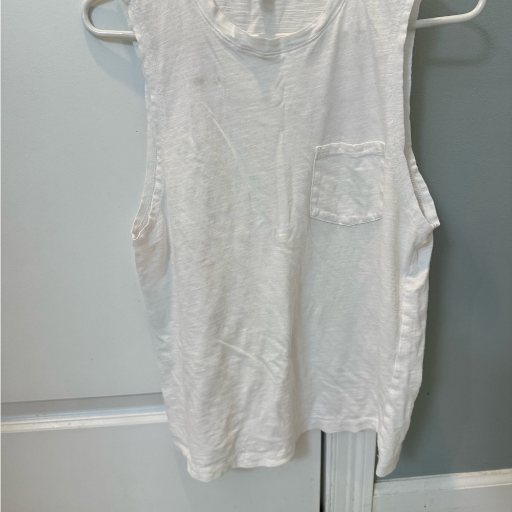 Vuori White Tank Top with Pocket